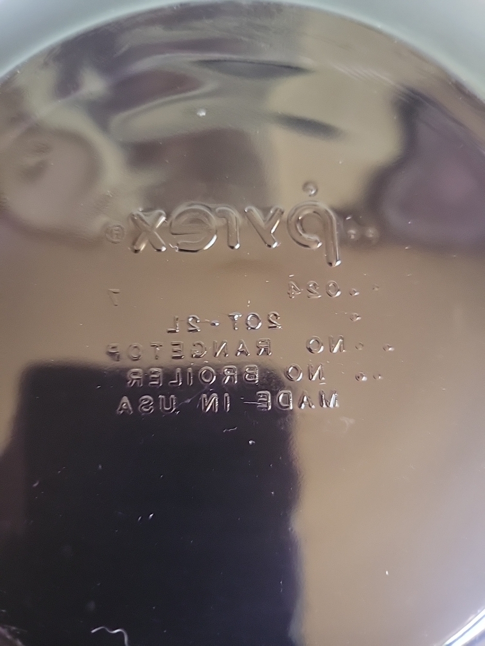 Pyrex Purple Glass Casserole with Lid - Picture 2 of 2